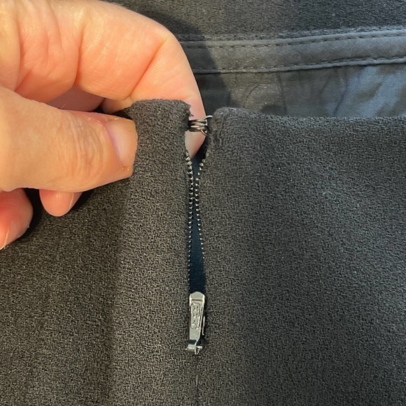 Ellen Tracy Black 100% Virgin Wool Pencil skirt Size 4 fully lined pre-owned - Picture 4 of 9